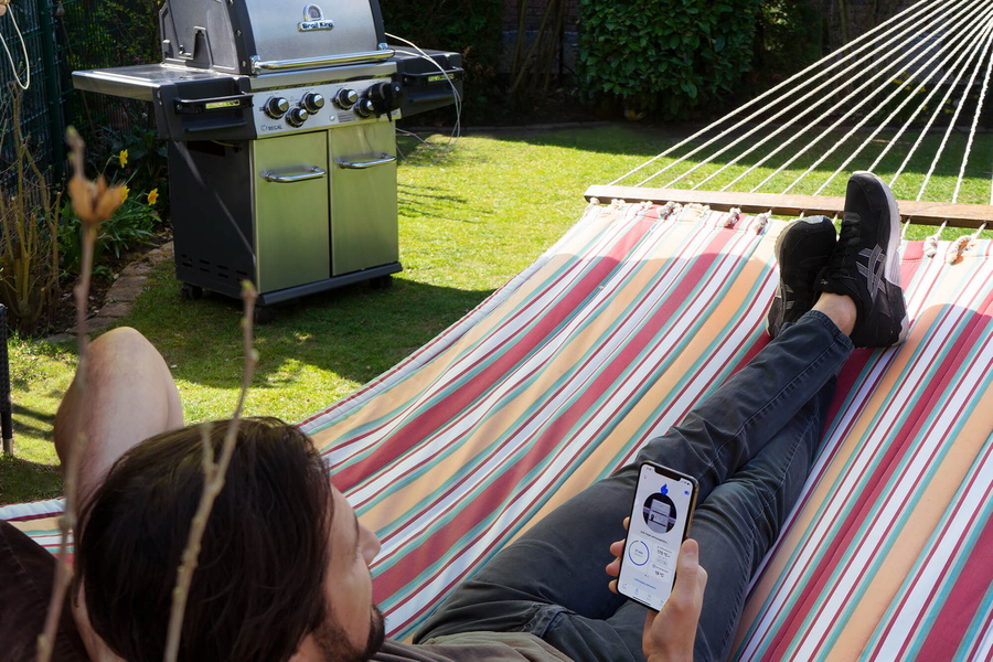 Relaxen in der Hängematte, den Rest macht "Grill Control"